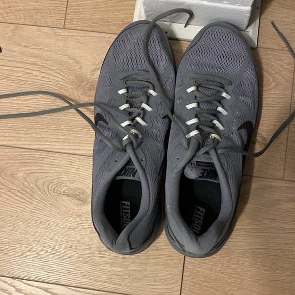 Brand new dual fusion Nike sneakers,size 13 - Picture 2 of 3